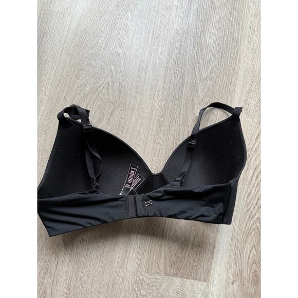 Victoria's Secret 34D, Solid Black, No Wire Bra, Adjustable Strap - Picture 2 of 6